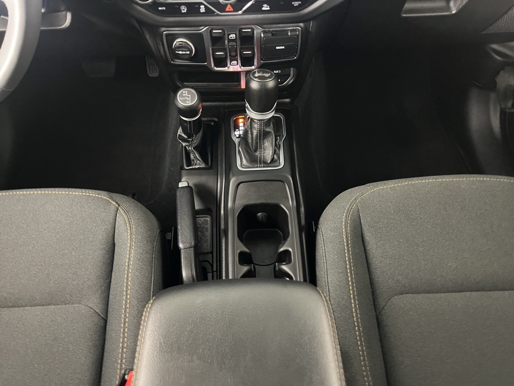 2024 Jeep Wrangler Sahara photo 13