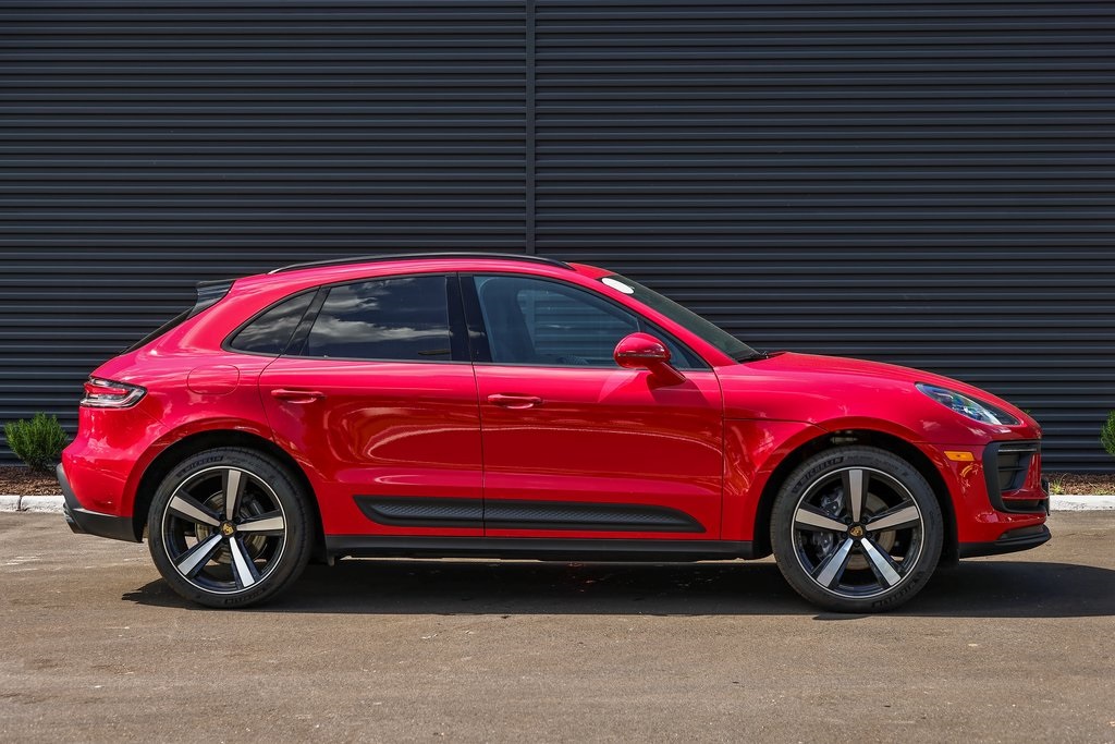 2025 Porsche Macan T photo 8