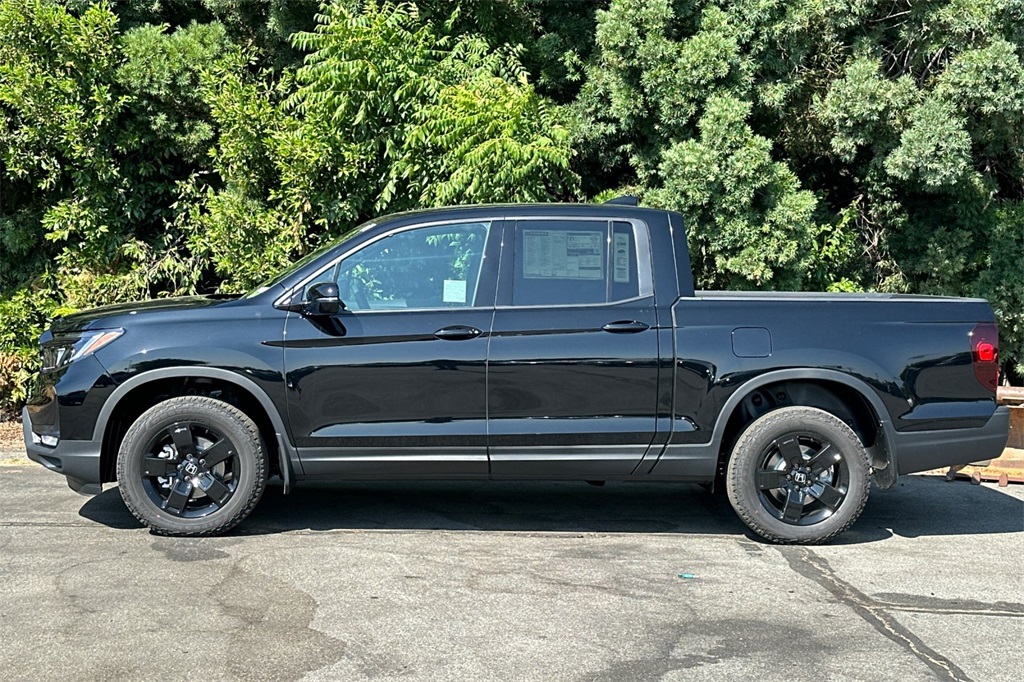 2025 Honda Ridgeline Black Edition photo 4