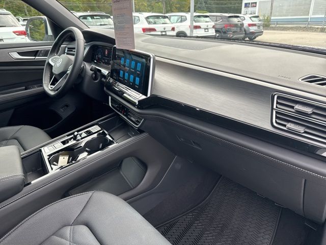 2024 Volkswagen Atlas Cross Sport SE Technology photo 18