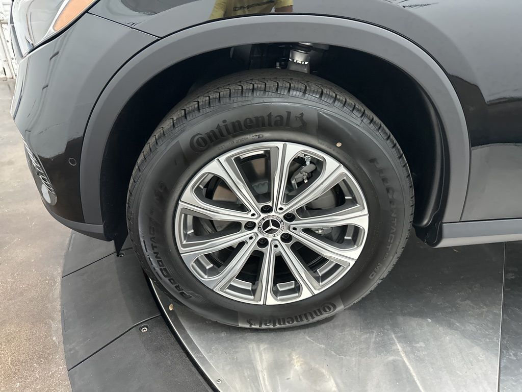 2025 Mercedes Benz GLC 300 photo 29
