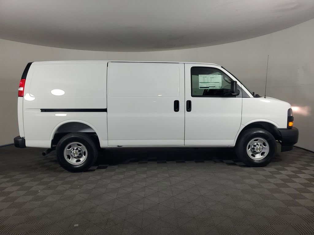 2025 Chevrolet Express Cargo 2500 photo 2