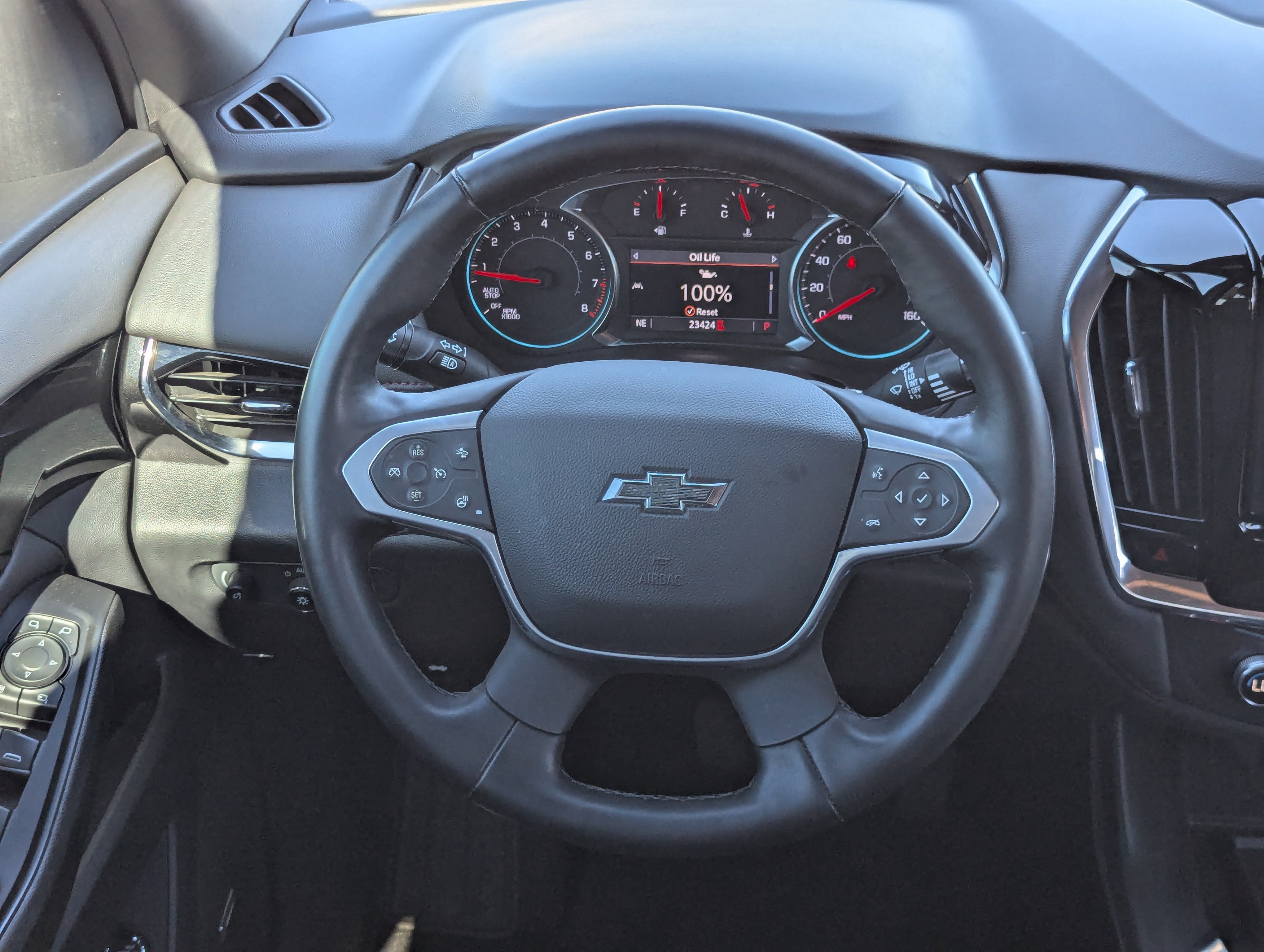 2023 Chevrolet Traverse RS photo 2