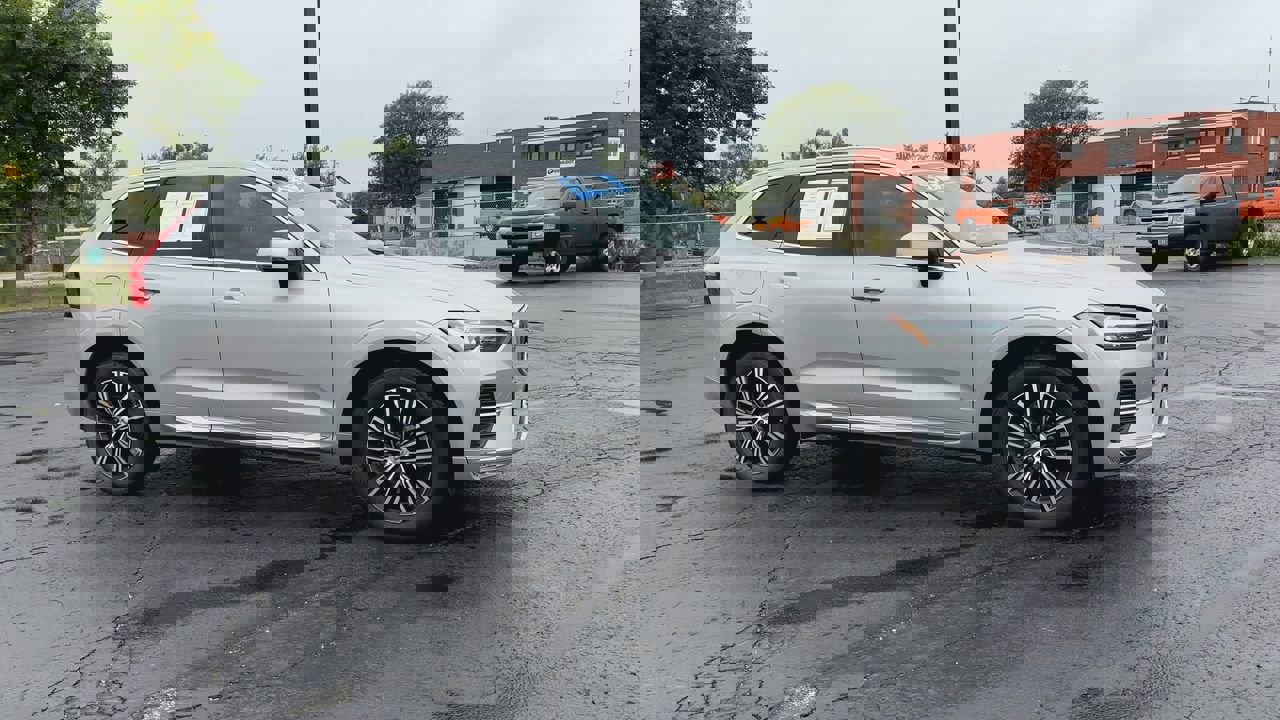 2022 Volvo XC60 B5 Inscription photo 2