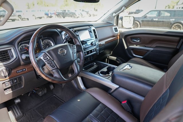 2018 Nissan Titan Platinum Reserve photo 13