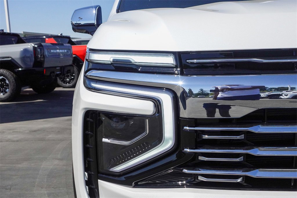 2025 Chevrolet Suburban Premier photo 4