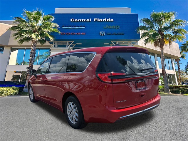 2026 Chrysler Pacifica photo 3