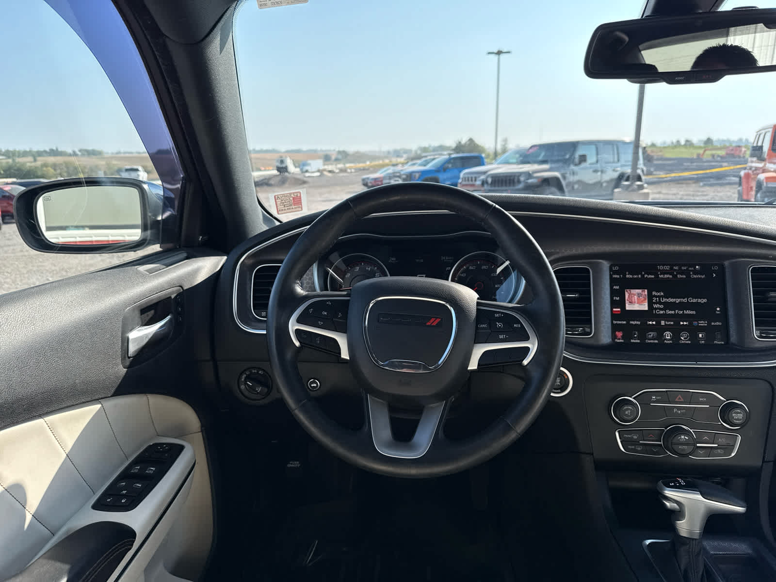 2016 Dodge Charger SXT photo 14