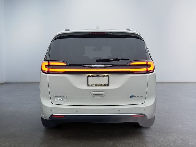 2021 Chrysler Pacifica Hybrid Touring L photo 4