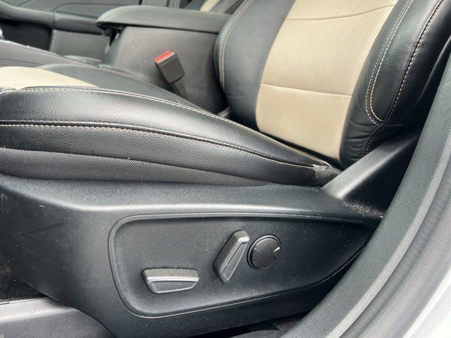 2021 Ford Escape Titanium photo 3