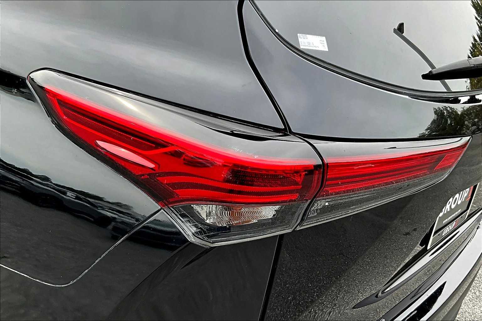 2022 Toyota Highlander LE photo 25