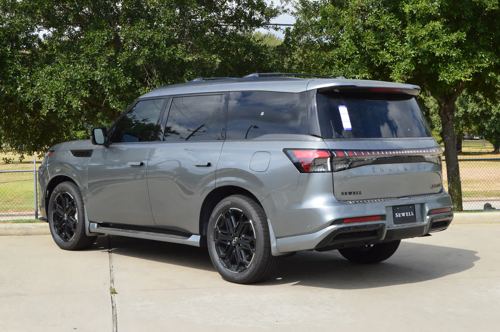 2026 Infiniti QX80 Sensory photo 4