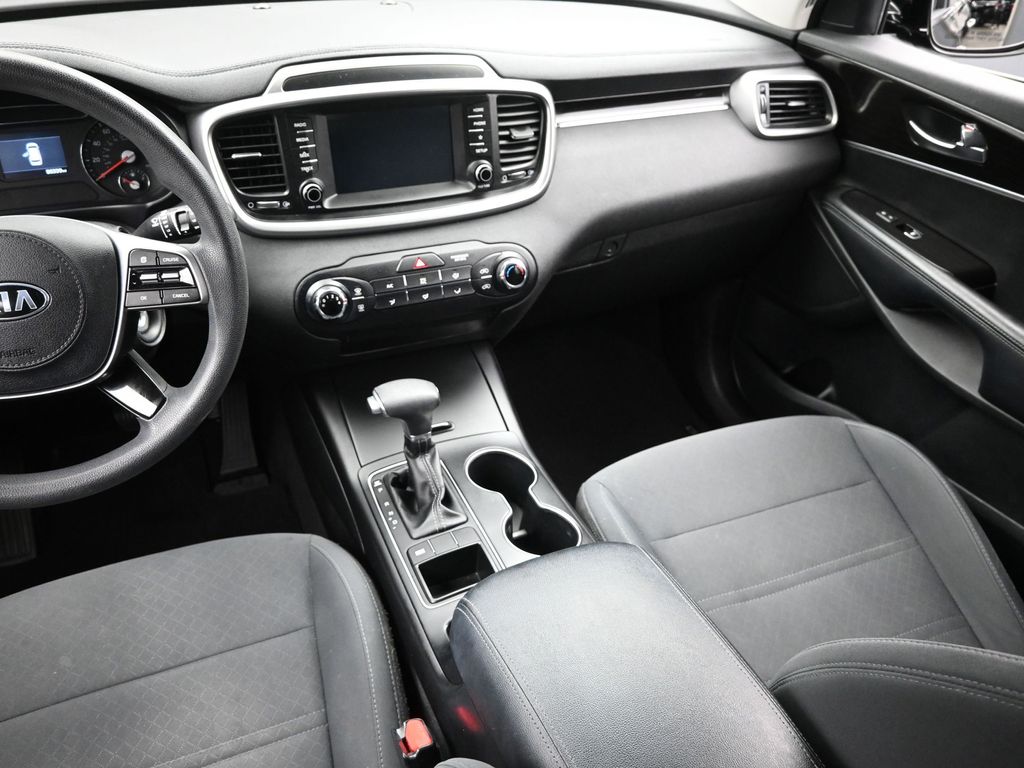 2019 Kia Sorento LX photo 9