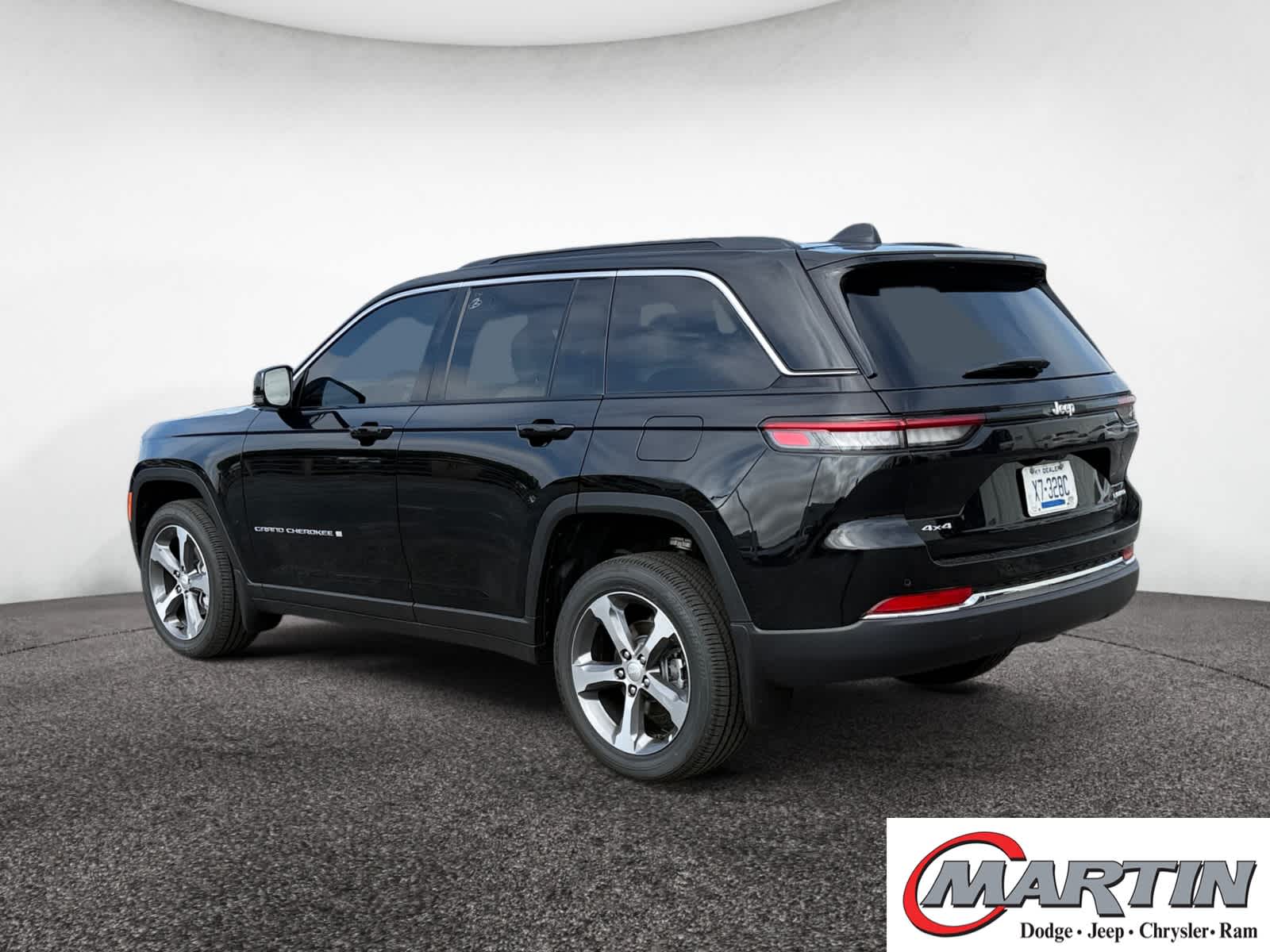 2025 Jeep Grand Cherokee Limited photo 2