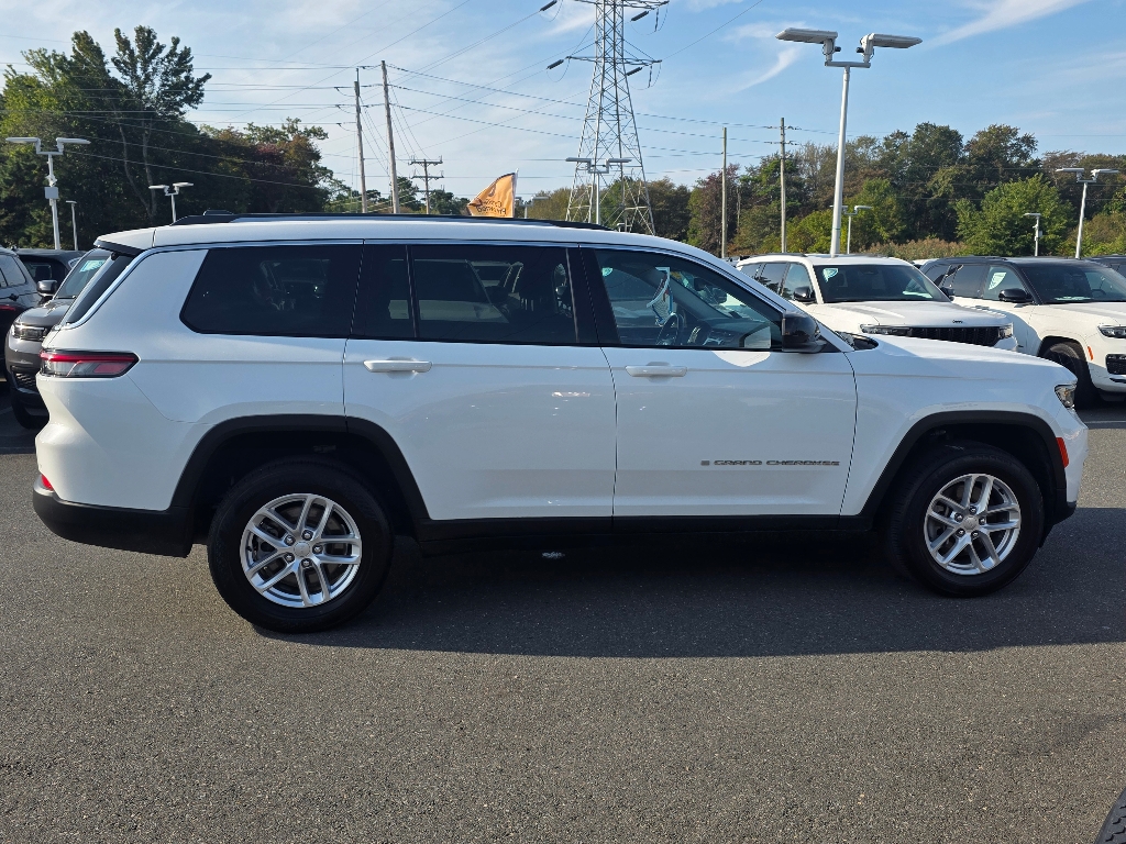 2022 Jeep Grand Cherokee Laredo photo 12