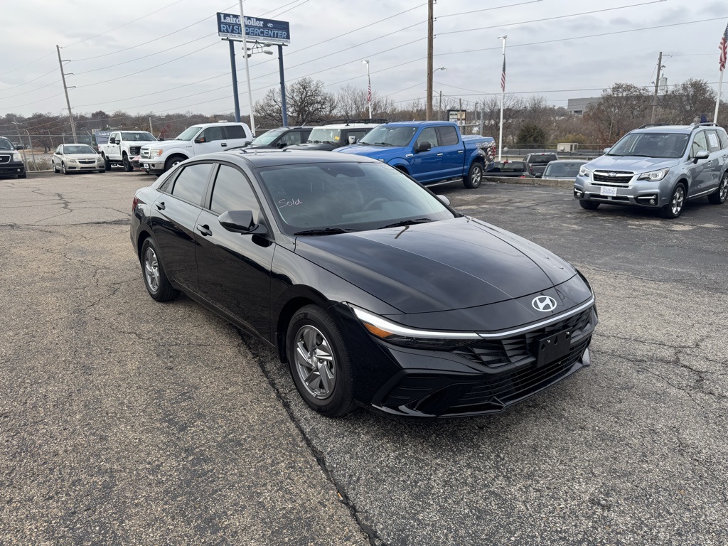 2025 Hyundai Elantra SE