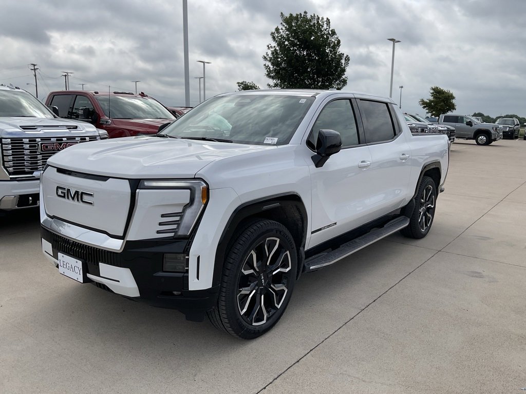 2025 GMC Sierra EV Denali's photo