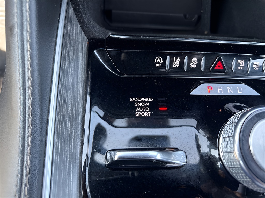 2024 Jeep Wagoneer L Series II photo 24
