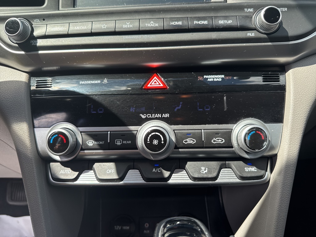 2020 Hyundai Elantra SEL photo 15