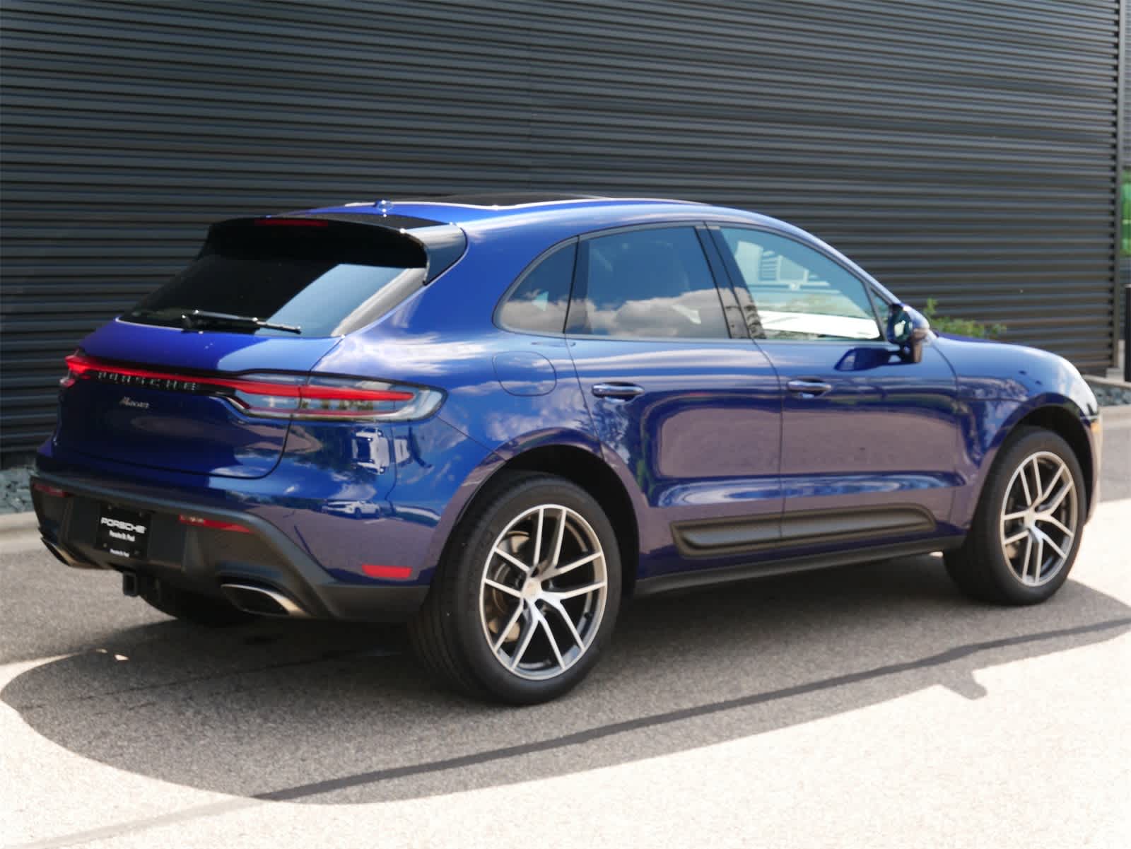 2025 Porsche Macan photo 21