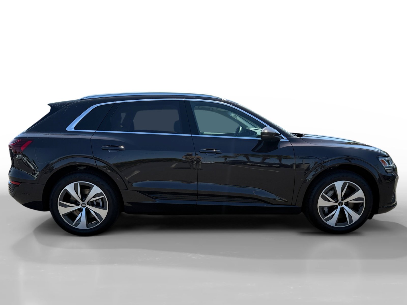 2024 Audi Q8 E-tron Prestige photo 4