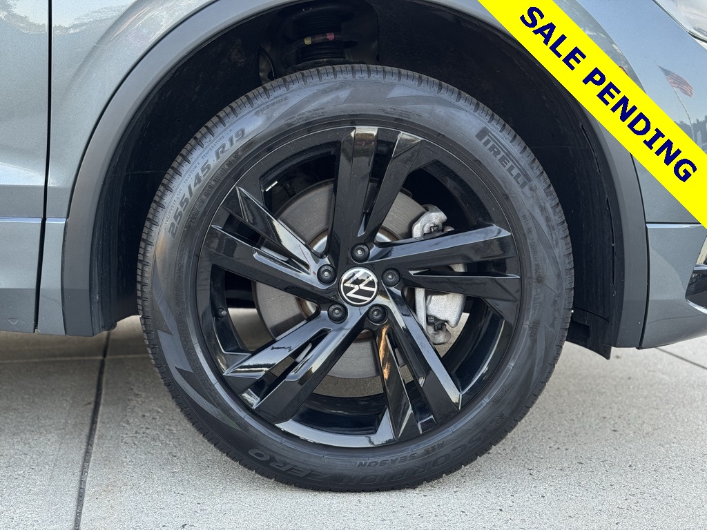 2024 Volkswagen Tiguan SE R-Line Black photo 3
