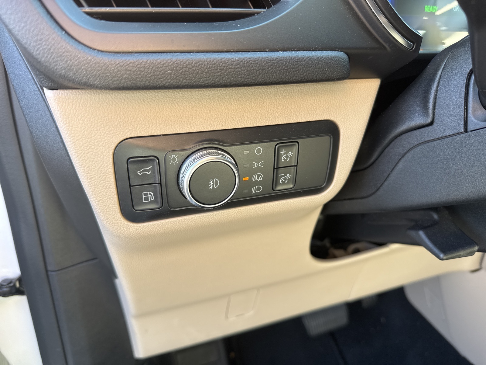 2020 Ford Escape Titanium Hybrid photo 21