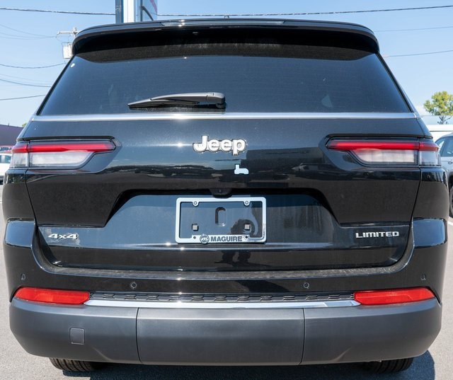 2025 Jeep Grand Cherokee Limited photo 2