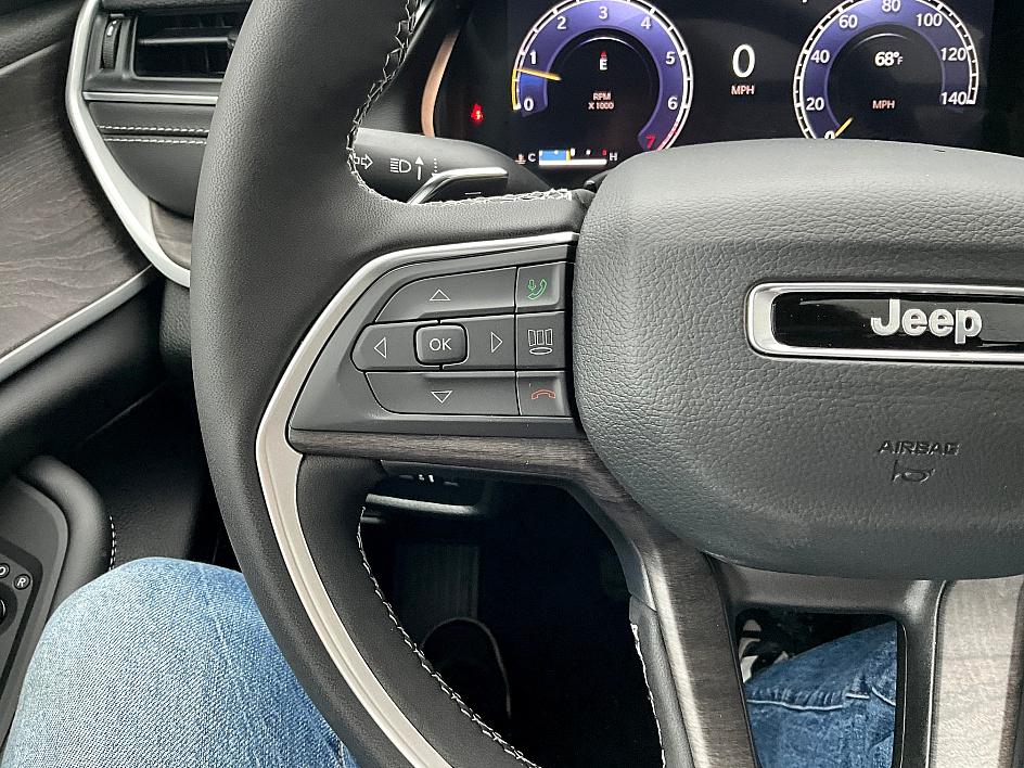 2025 Jeep Grand Cherokee Limited photo 19