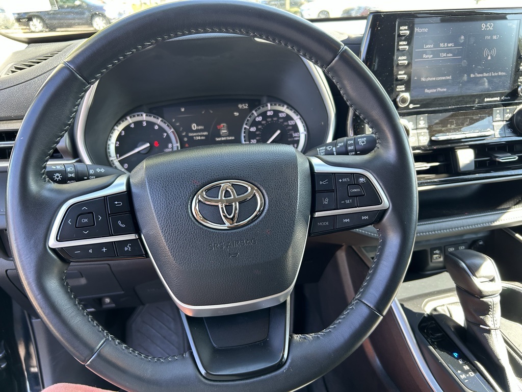 2022 Toyota Highlander XLE photo 12