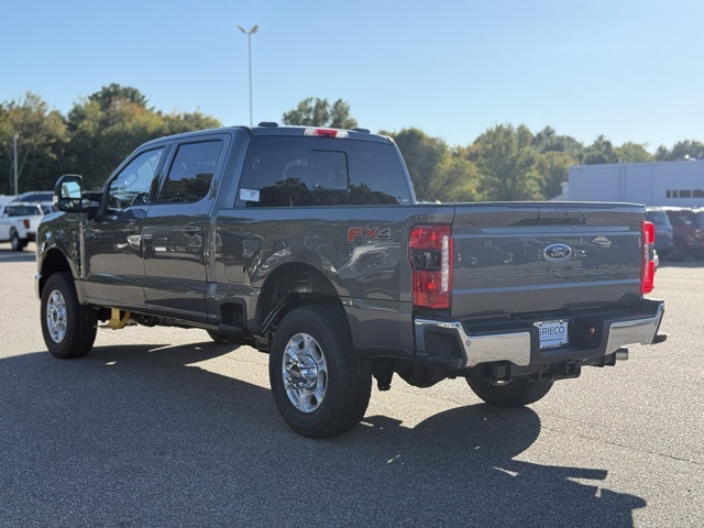 2026 Ford F-350 XLT photo 9