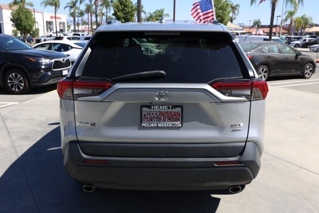 2022 Toyota RAV4 XLE photo 3