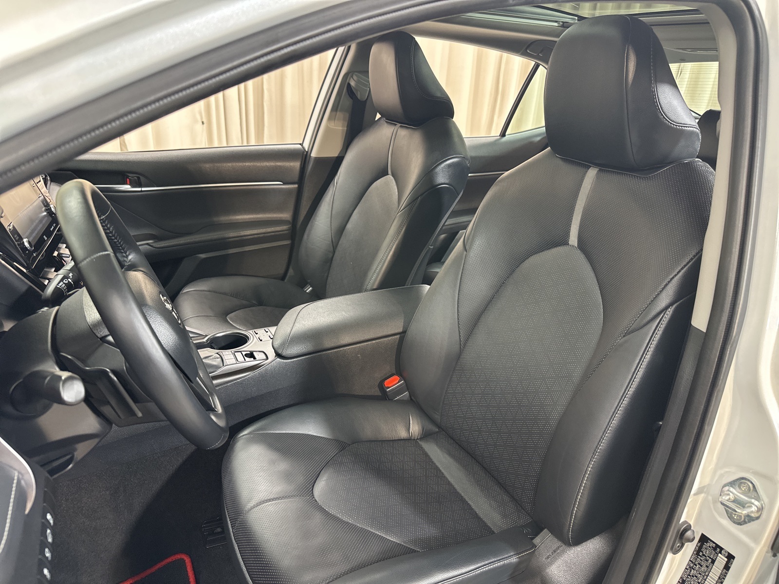 2021 Toyota Camry XSE photo 4