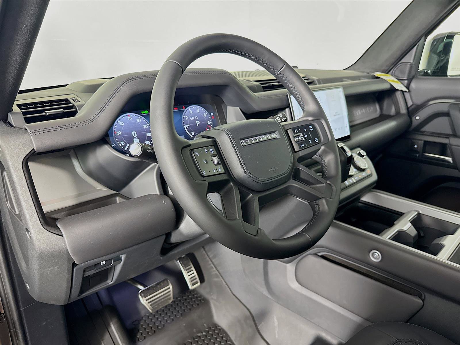 2025 Land Rover Defender 110 photo 9