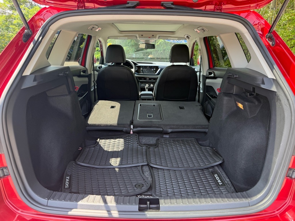 2022 Volkswagen Taos SE photo 12