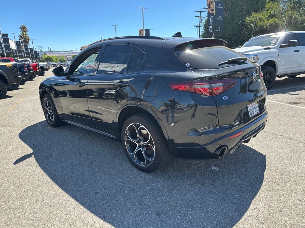 2022 Alfa Romeo Stelvio Ti photo 4