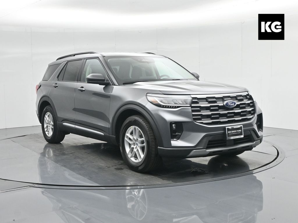2025 Ford Explorer Active's photo