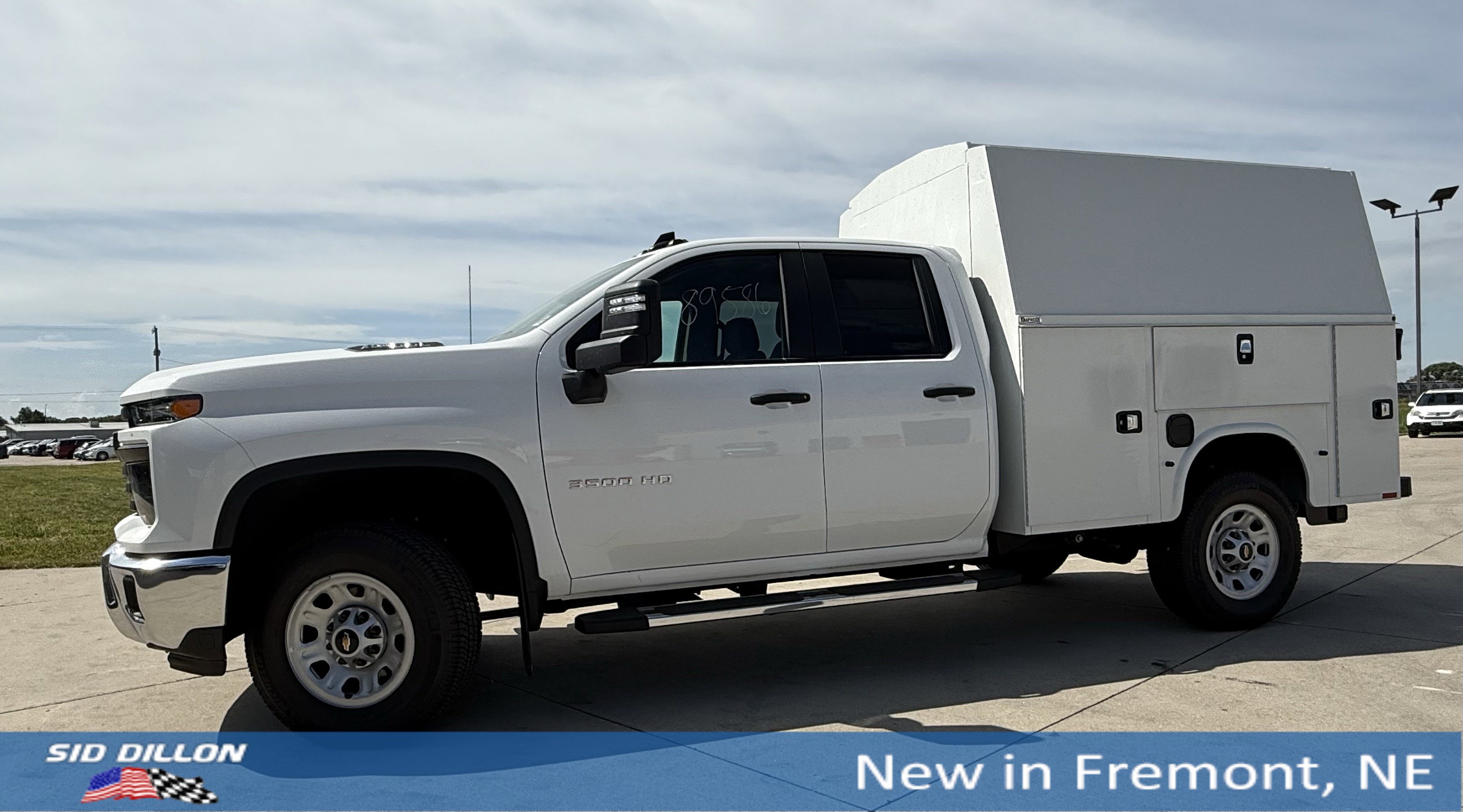 2025 Chevrolet Silverado 3500HD Work Truck's photo