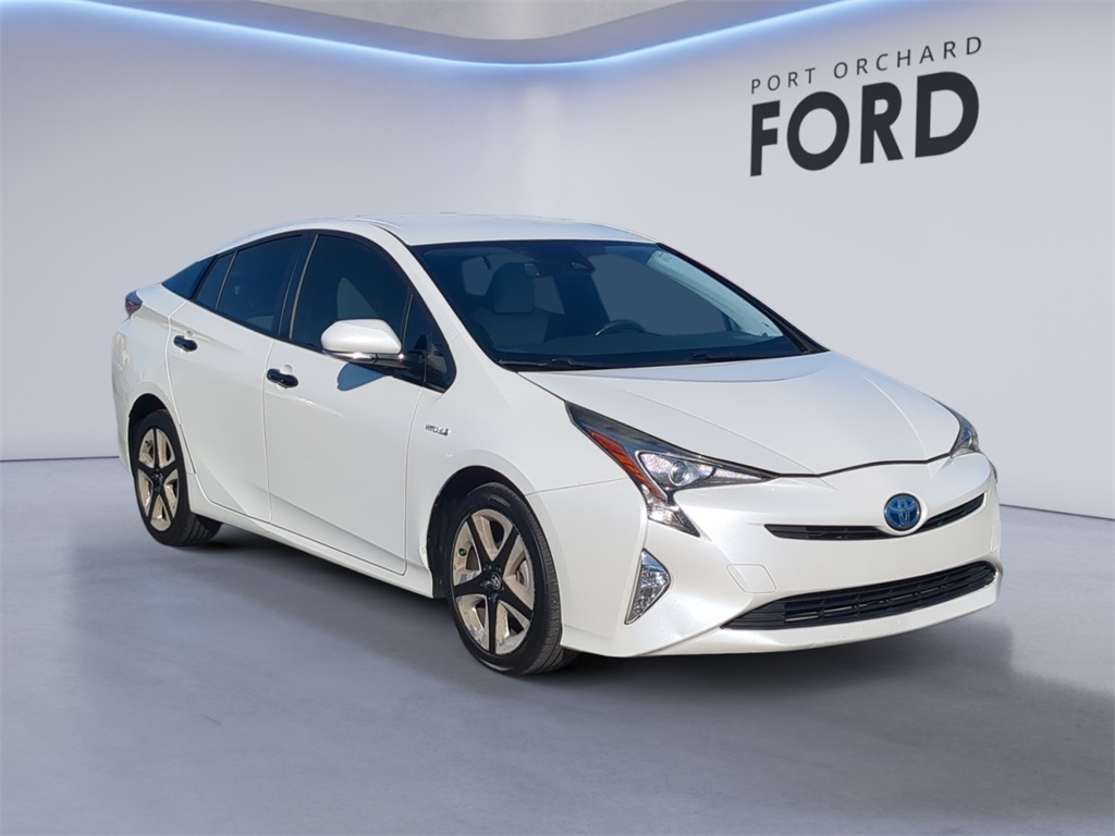 2017 Toyota Prius Three Touring photo 7