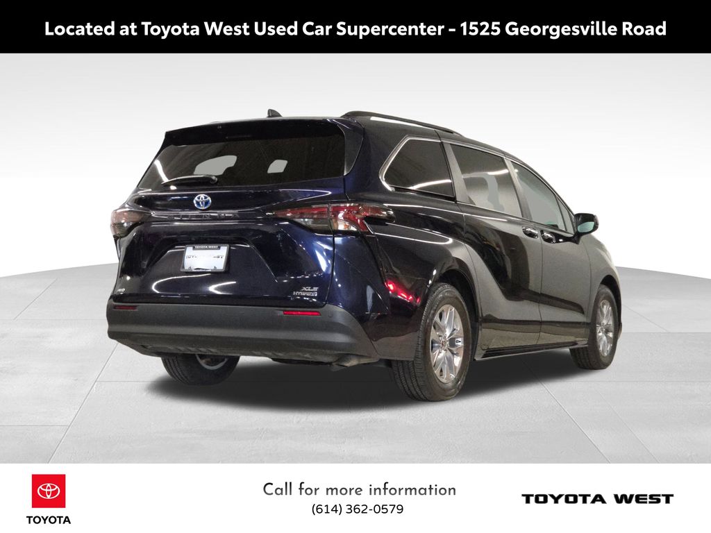 2024 Toyota Sienna XLE photo 5