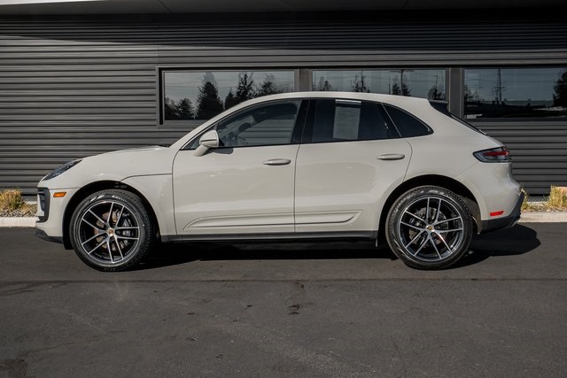 2022 Porsche Macan photo 2