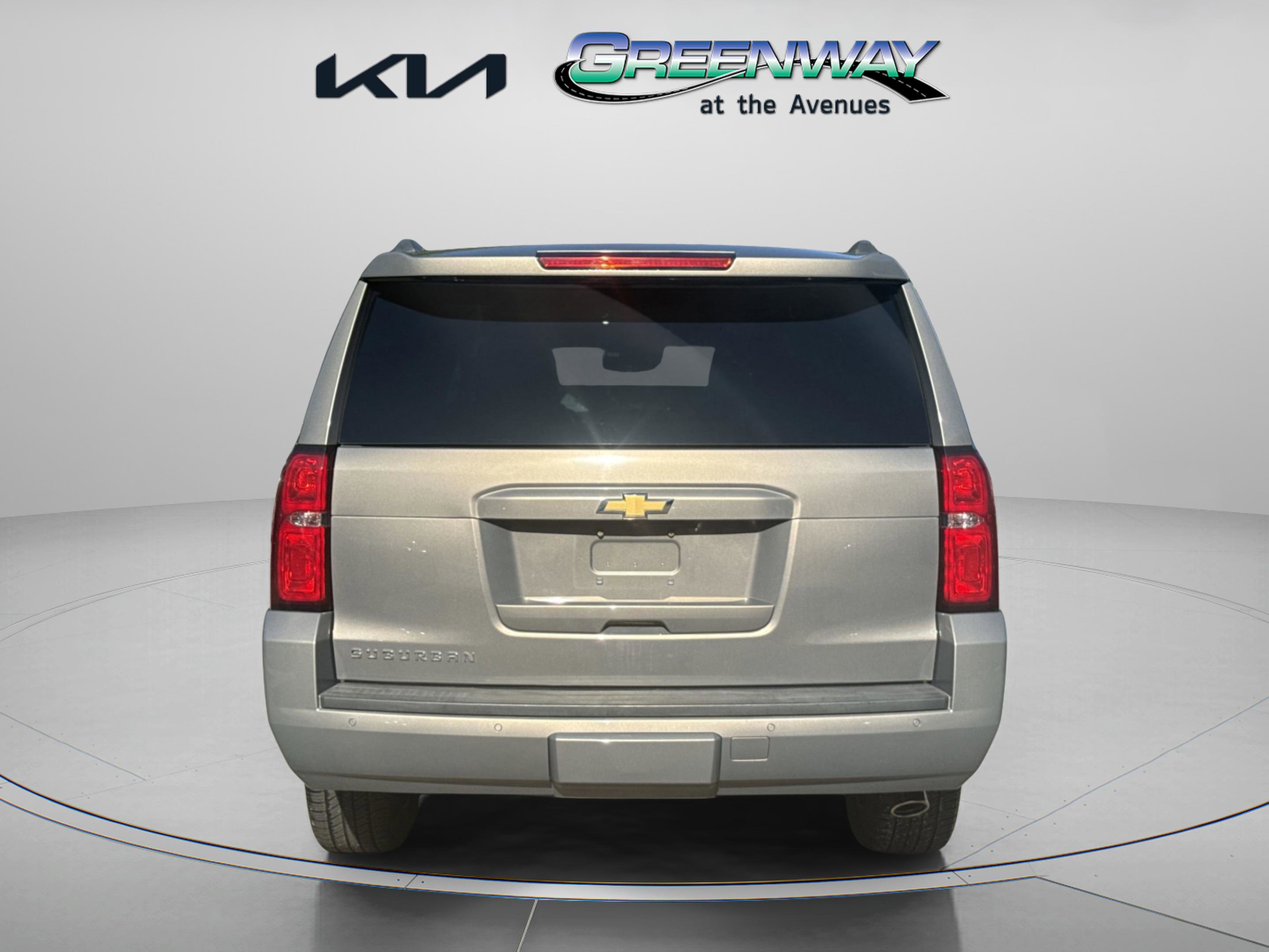 2018 Chevrolet Suburban LT photo 3