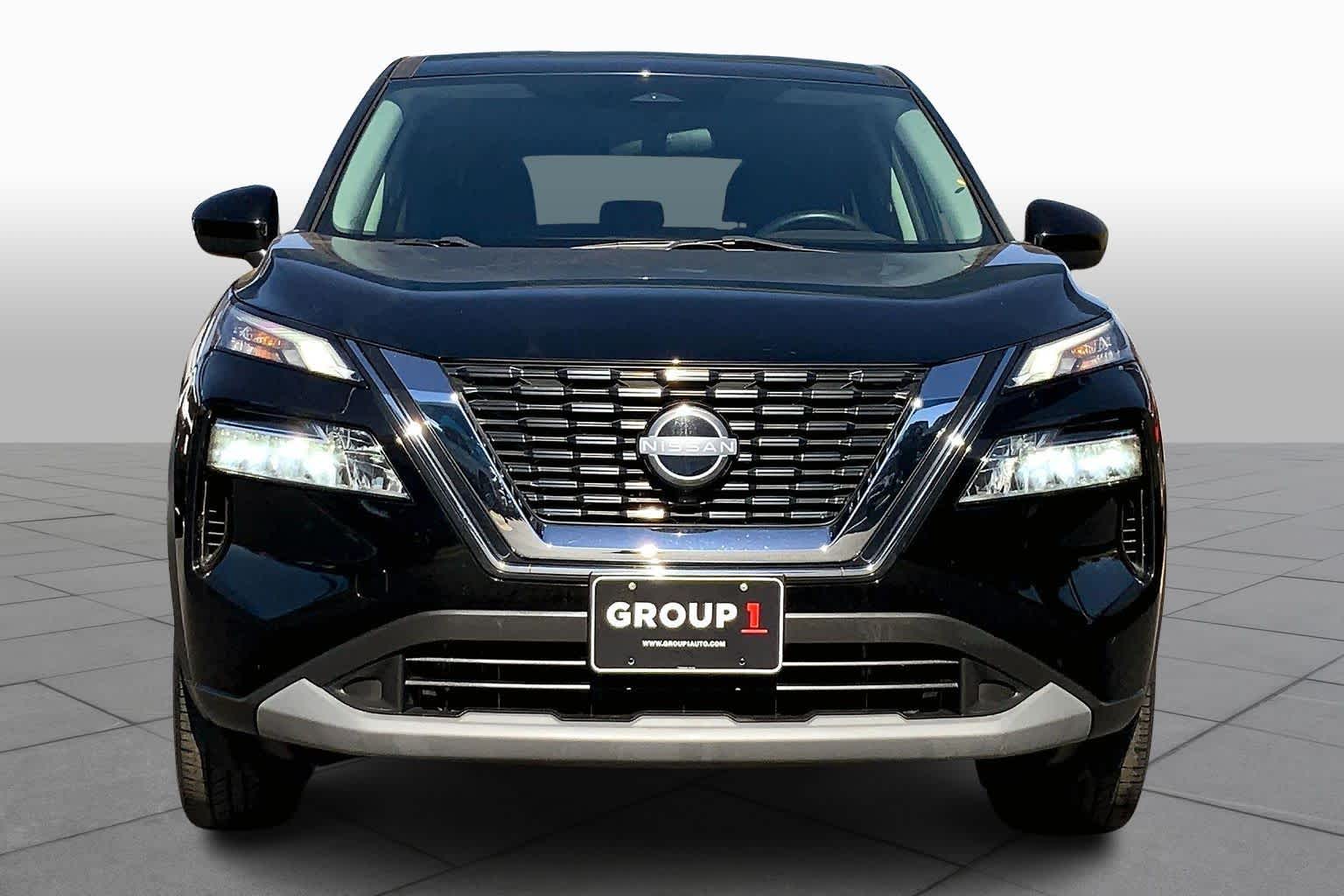 2023 Nissan Rogue SV photo 3