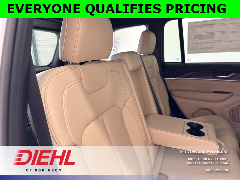 2025 Jeep Grand Cherokee Limited photo 2
