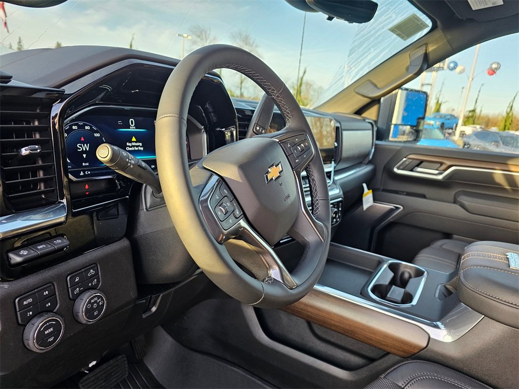 2025 Chevrolet Silverado 3500HD High Country photo 2