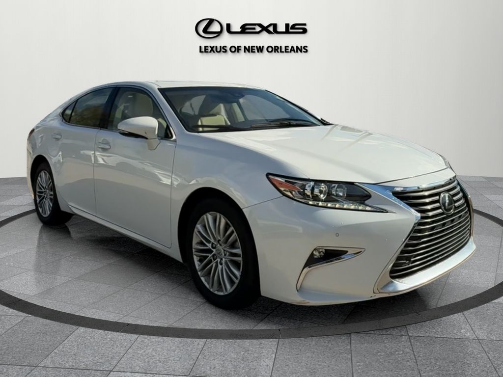 2017 Lexus ES 350's photo