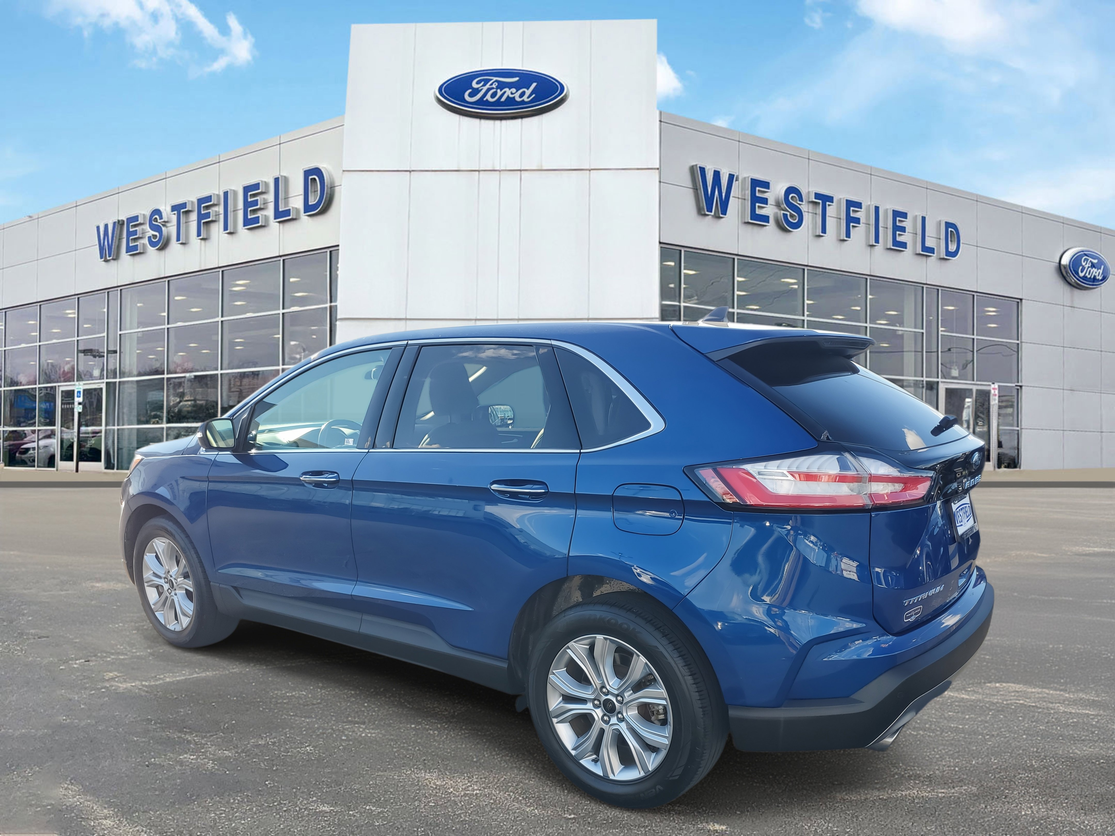 2024 Ford Edge Titanium photo 2