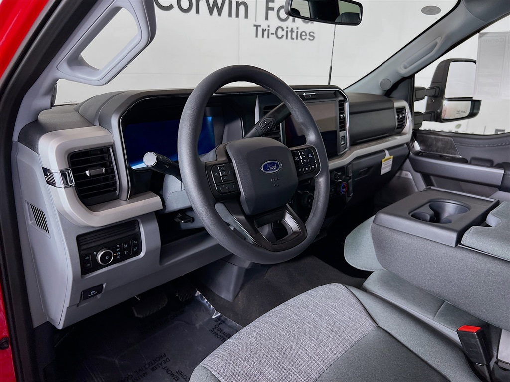 2025 Ford F-350 XLT photo 3