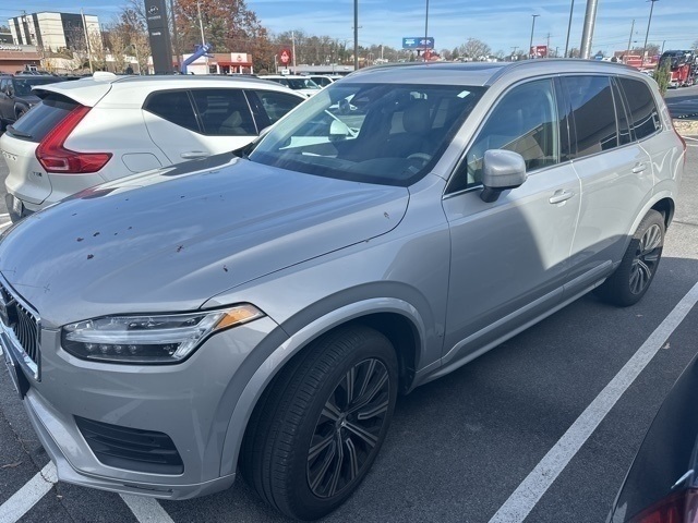 2023 Volvo XC90 B5 Core photo 2