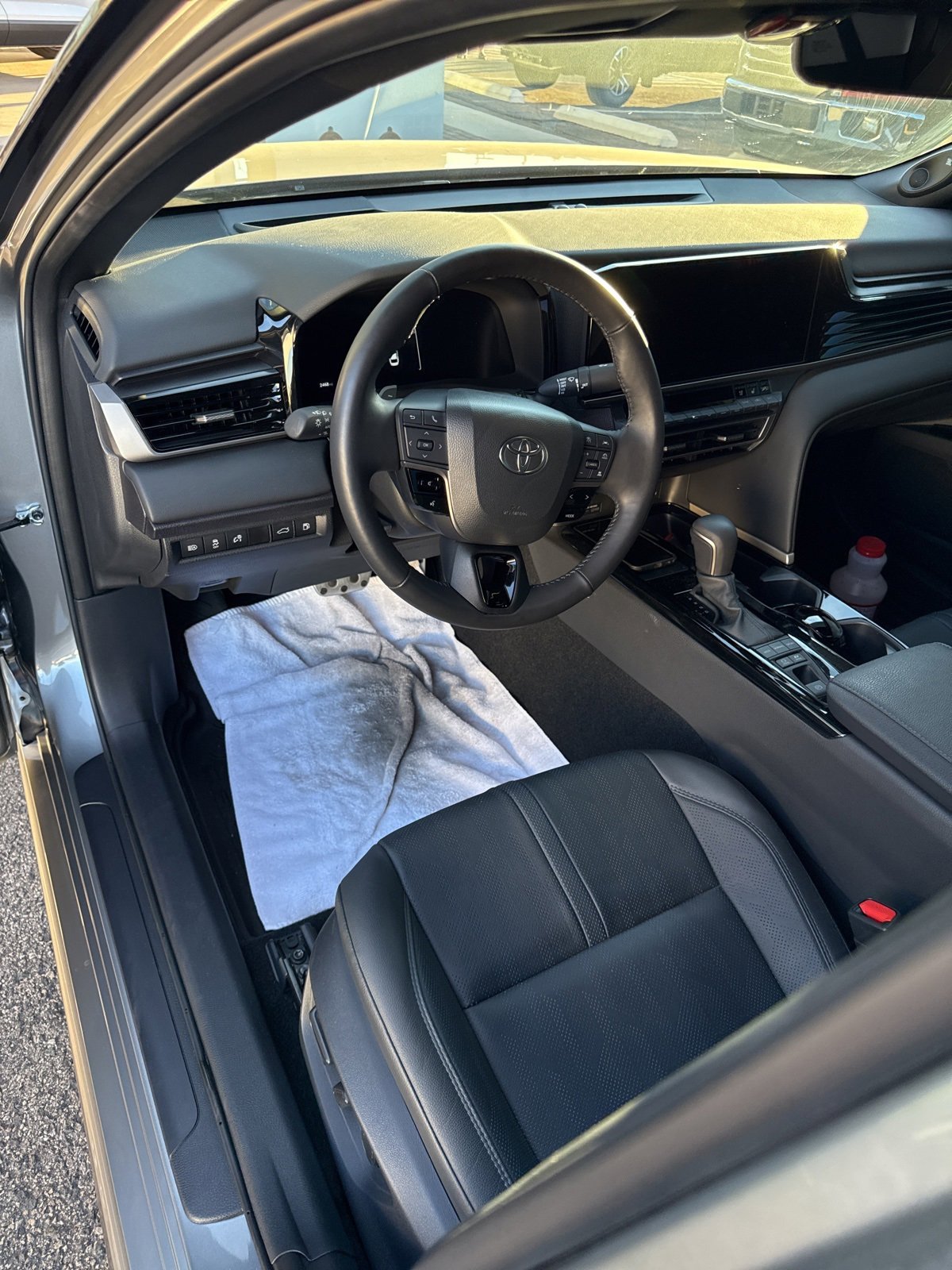 2025 Toyota Camry LE photo 3